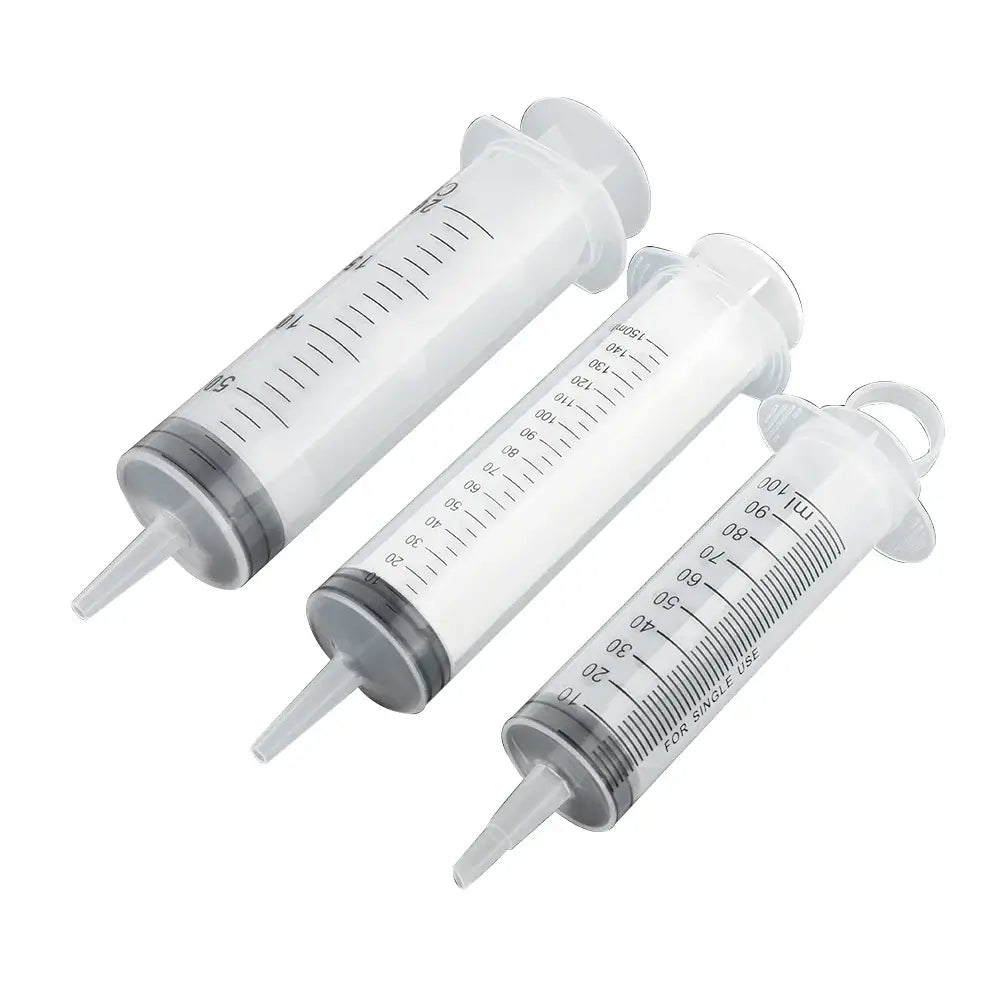 Multifunction syringes for pet care, 100ml to 550ml capacity with measurement markings for accurate dosing.